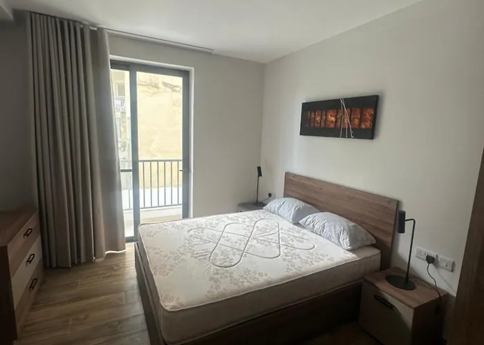 1 Room In A Shared 3 Bedrrom Apartment In Swieqi 10 Mins Away From Paceville And Beach